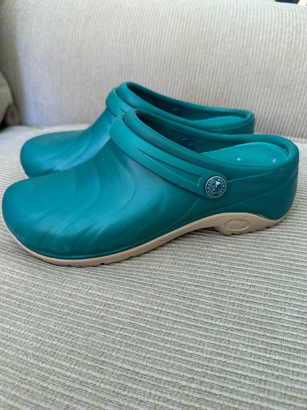 Anywear clogs - teal color - size 7
